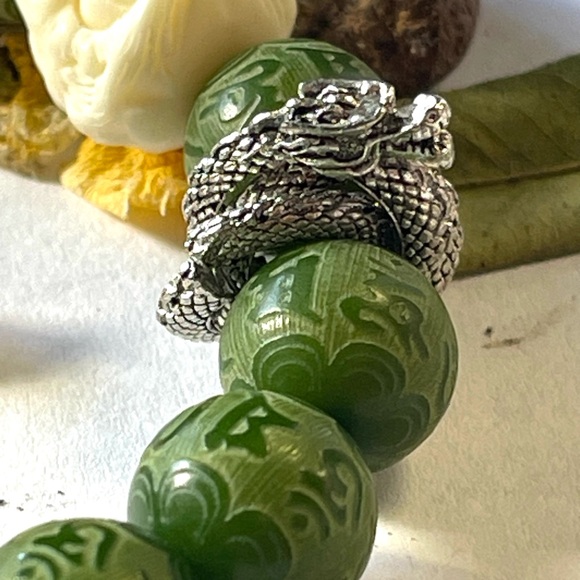 Bodhi Seed Ivory Fruit Dancing Lion Om Mani Padme Hum Engraved Peace Bracelet - Picture 3 of 6